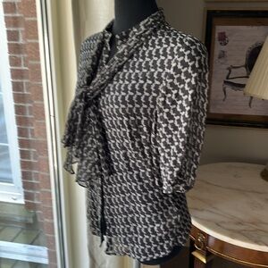 CLUB MONACO 100% SILK SHORT SLEEVE  BUTTON FRONT BLOUSE DETACHABLE TIE